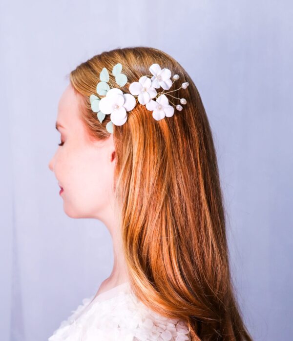 Amaloven Vihreä hiuskampa aidoilla makeanvedenhelmillä ja kivihelmillä