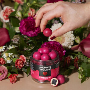 Lakrids by Bülow STRAWBERRIES & CREAM 115g LOVE 2026 - Kuva 2