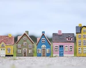 Ib Laursen vaaleanpunainen lasitettu keraaminen talolyhty - Kuva 2