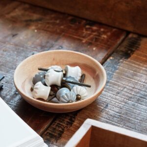 Keraaminen vedin huonekaluihin Ø 2,5 cm, luonnonvalkoinen